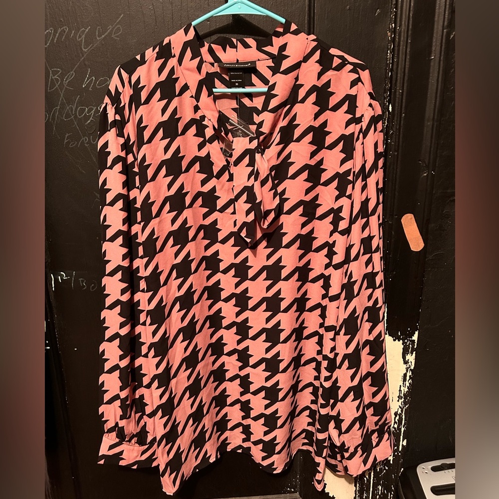 Pink and back tie houndstooth blouse size 30